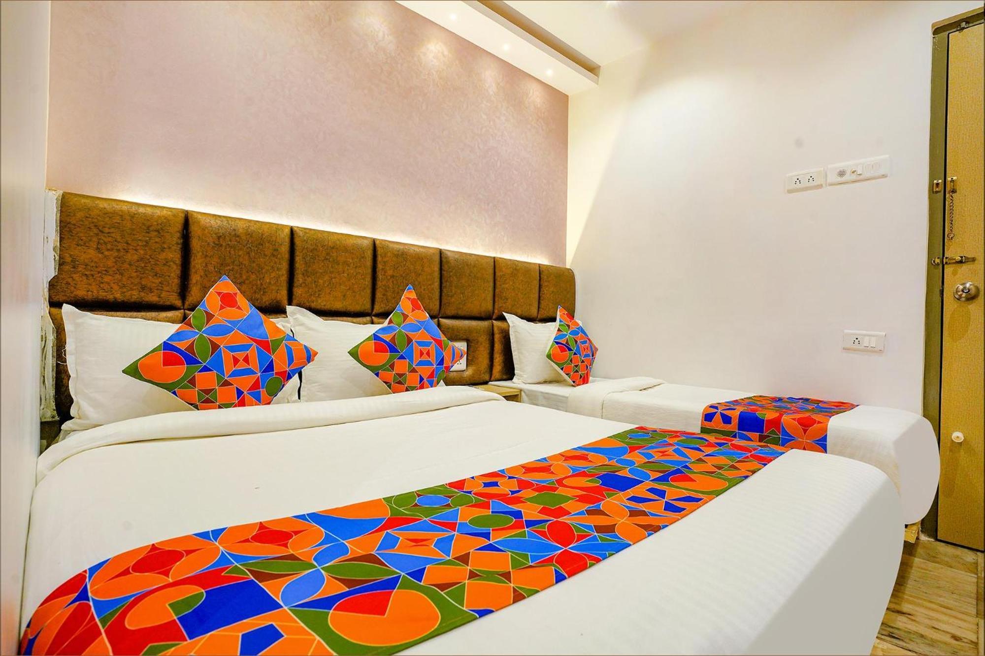 Hotel Fabexpress New Deepak - Nr Fort & Csmt Station